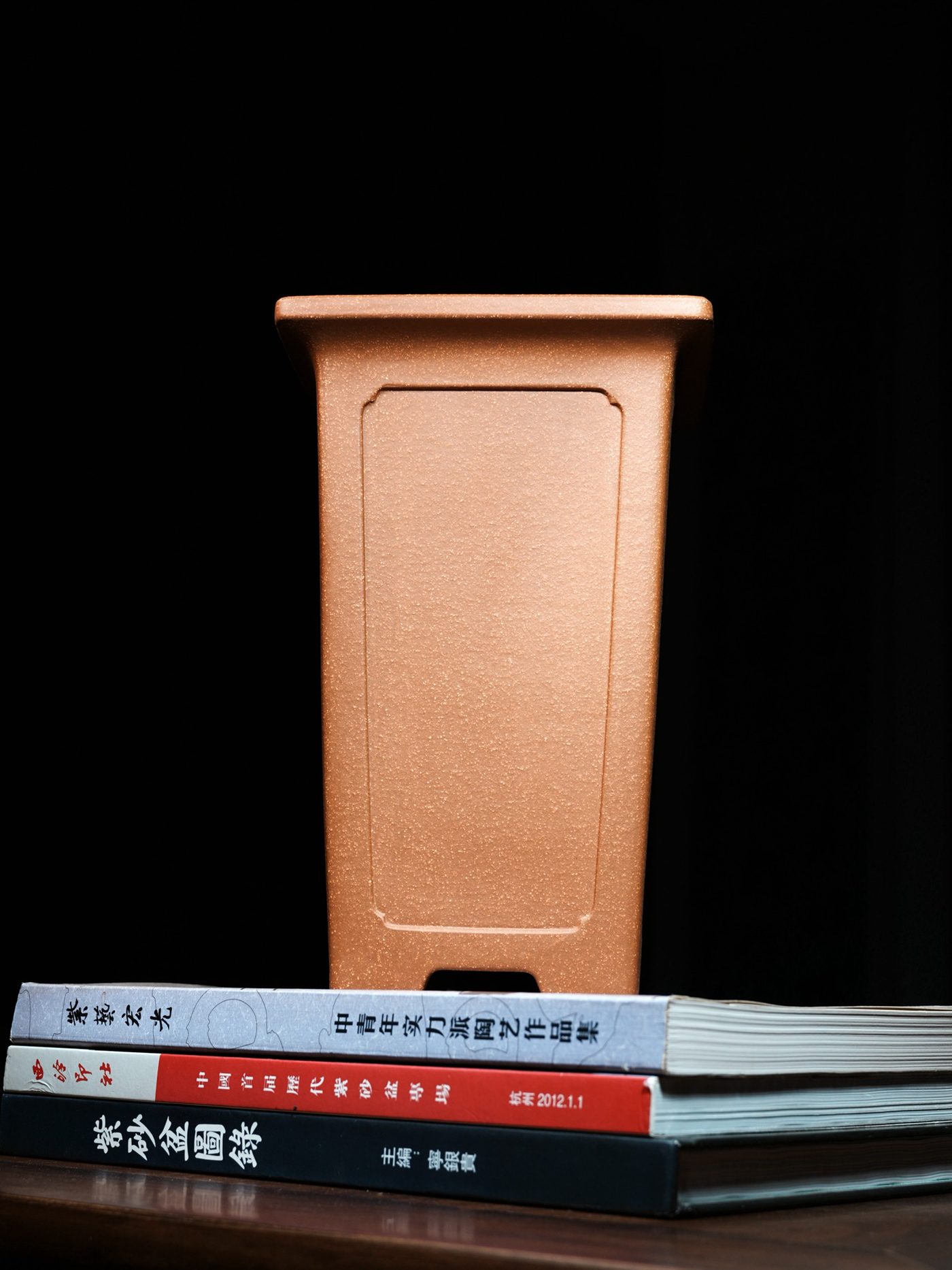 紫砂凹开窗宽口签筒（彩凤） 实拍角度2