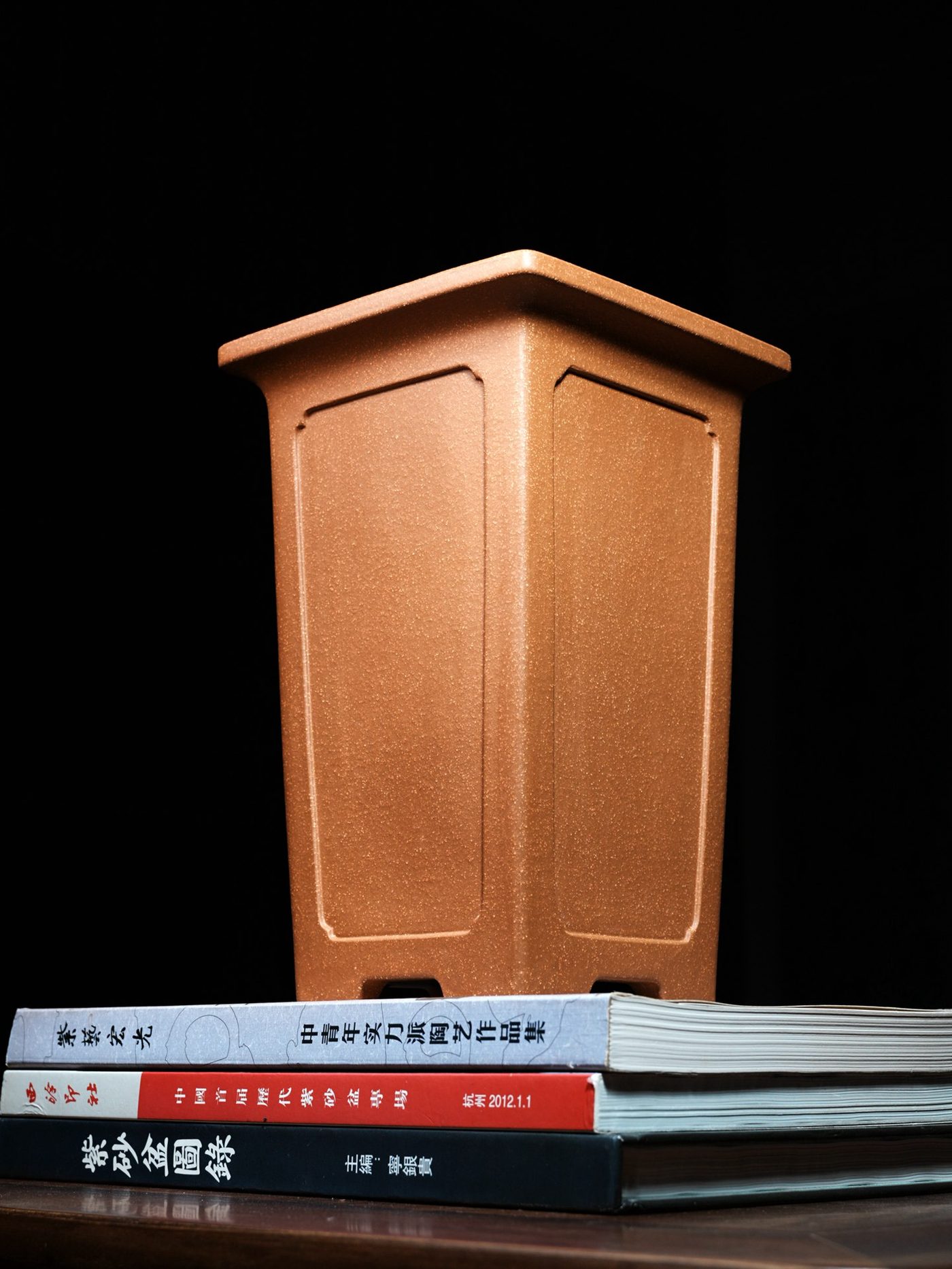 紫砂凹开窗宽口签筒（彩凤） 实拍角度4