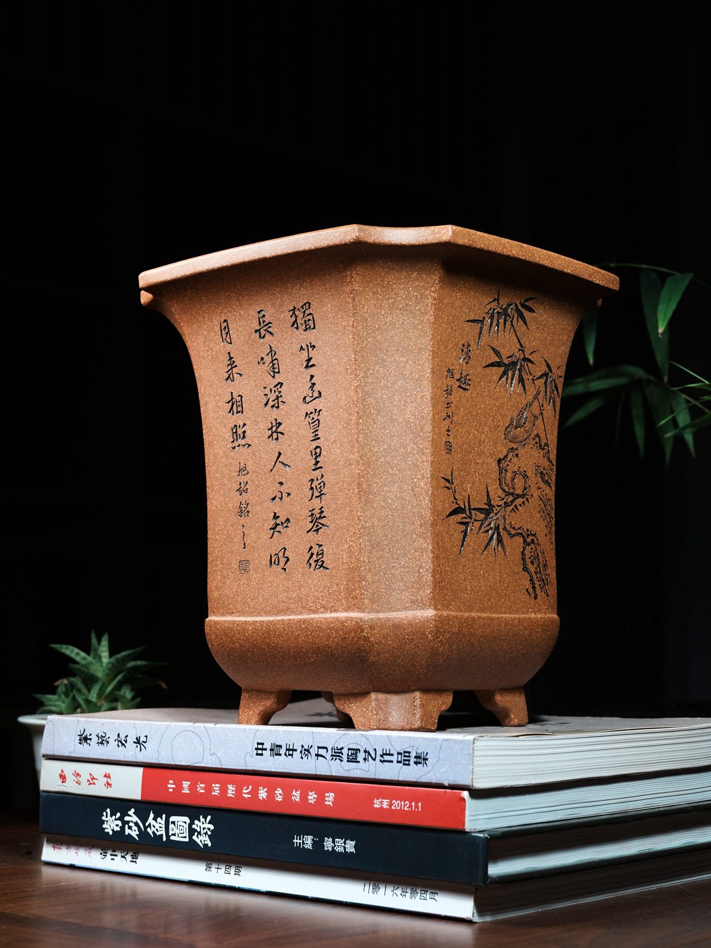 八面玲珑金钟 · 紫砂花盆 实拍角度3