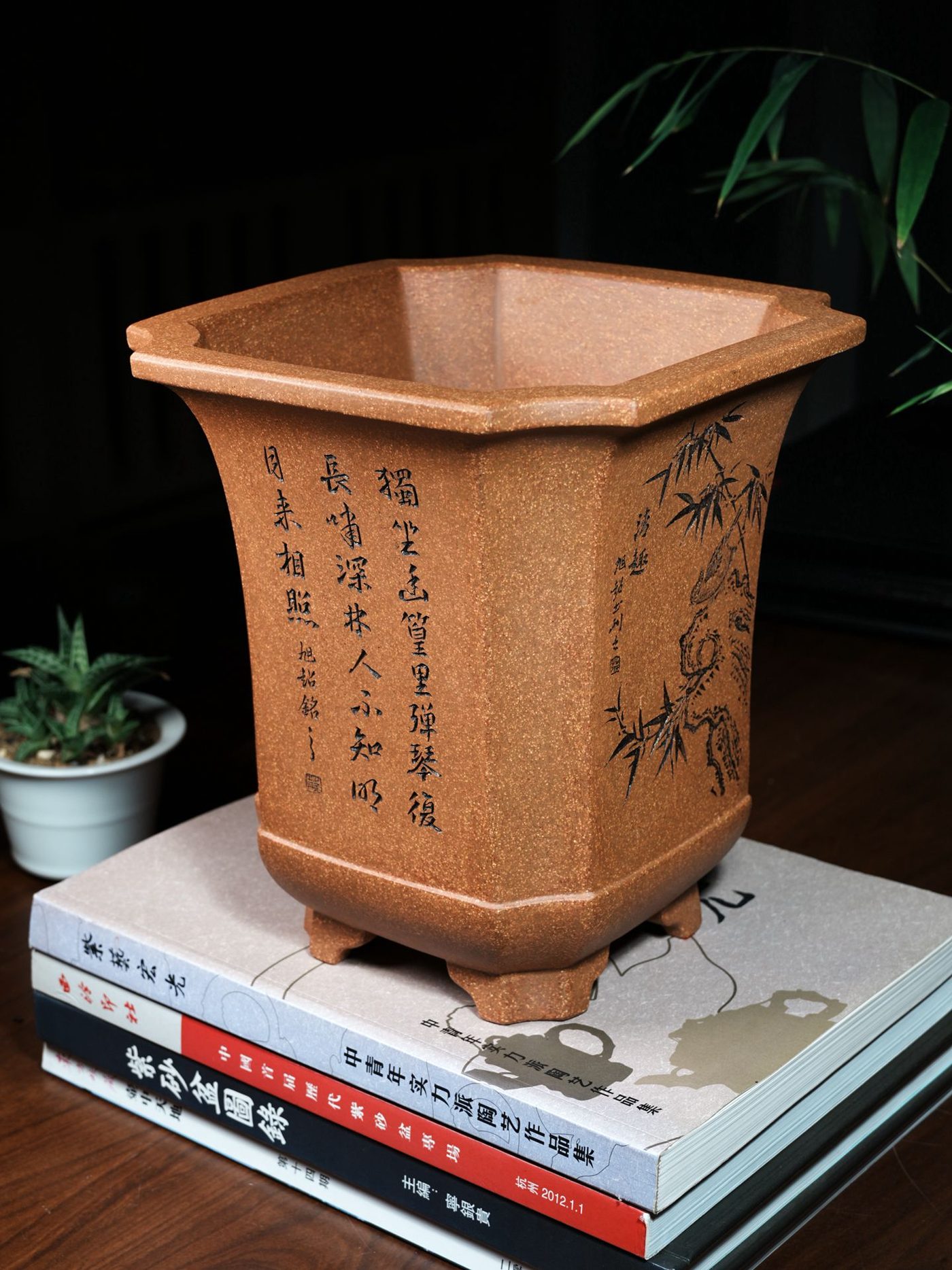 八面玲珑金钟 · 紫砂花盆 实拍角度4