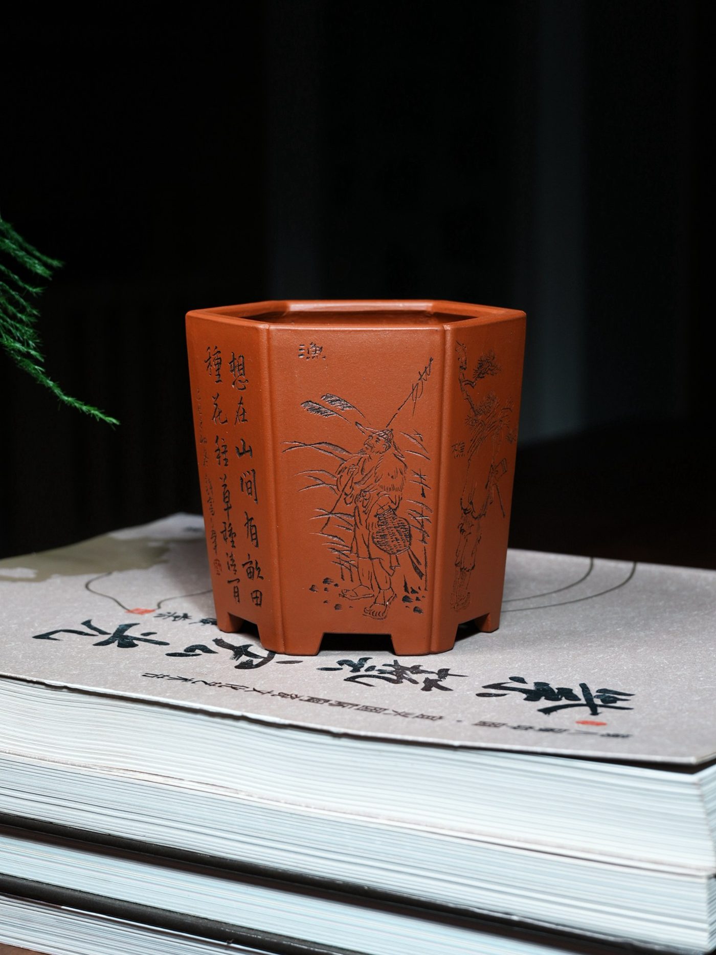 抽角六方签筒 · 紫砂兰花盆 · 原矿朱泥（收缩率近 30%） · 肖小根（陶刻名家） · 许雷（陶刻名家）
