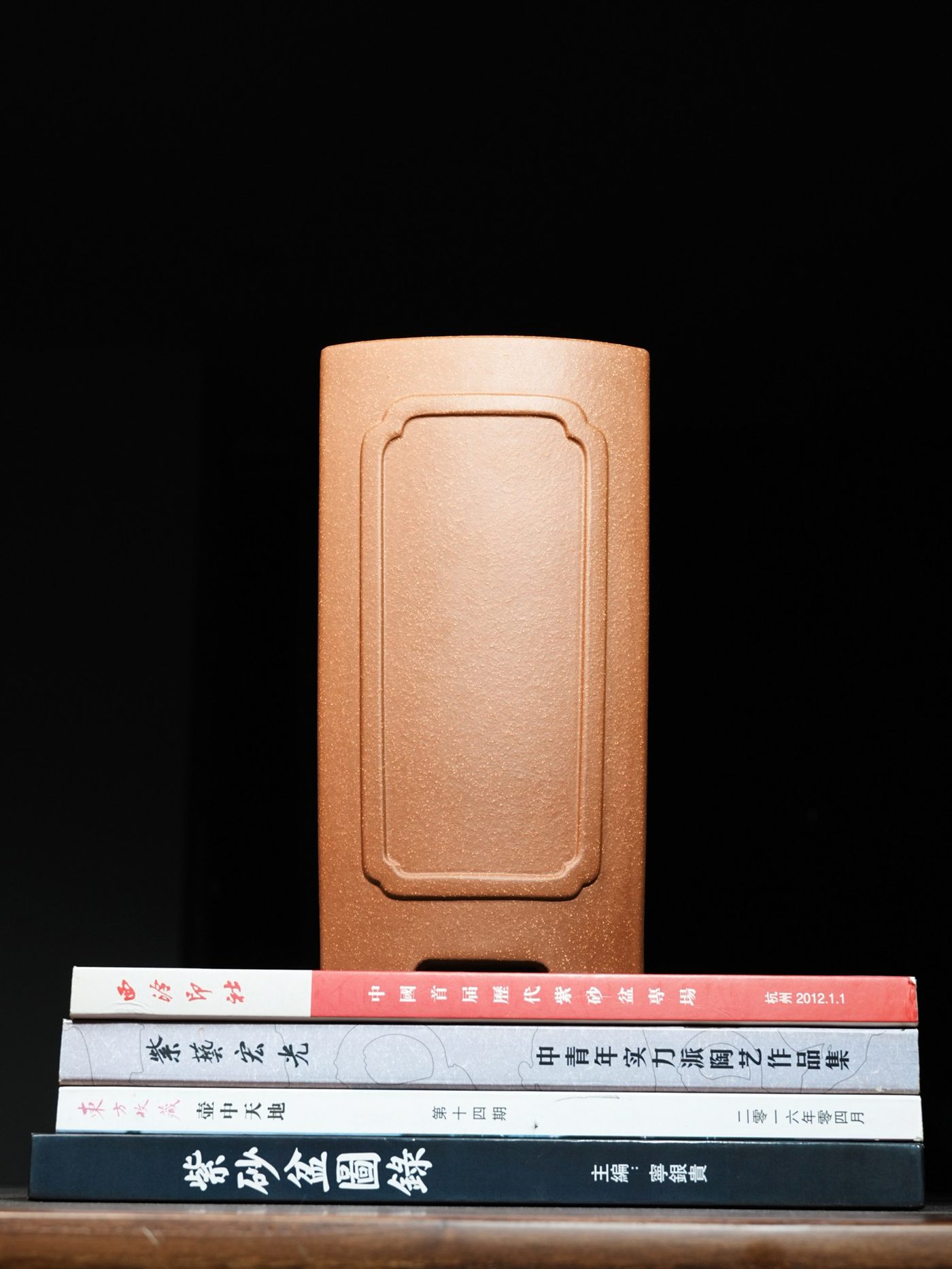 紫砂花窗枕式签筒 实拍角度2