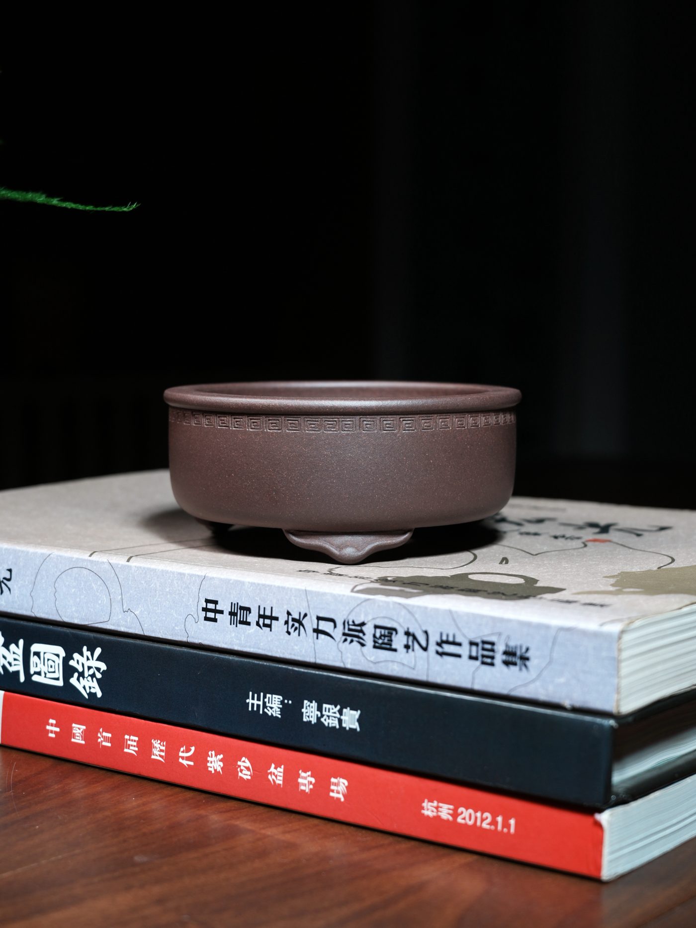 紫砂如意三足圆盆 实拍角度2