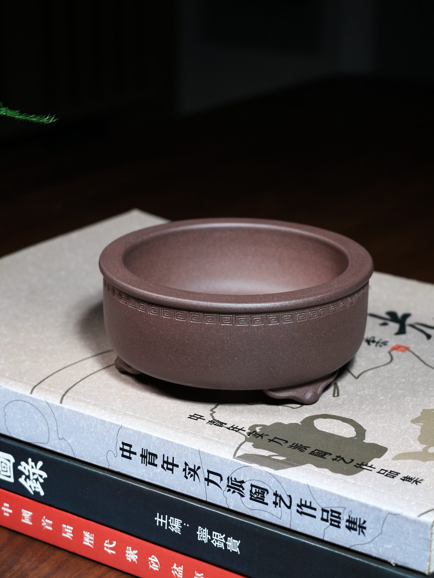 紫砂如意三足圆盆 实拍角度3