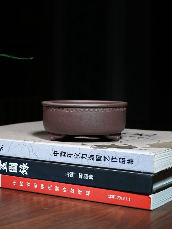如意三足浅圆盆